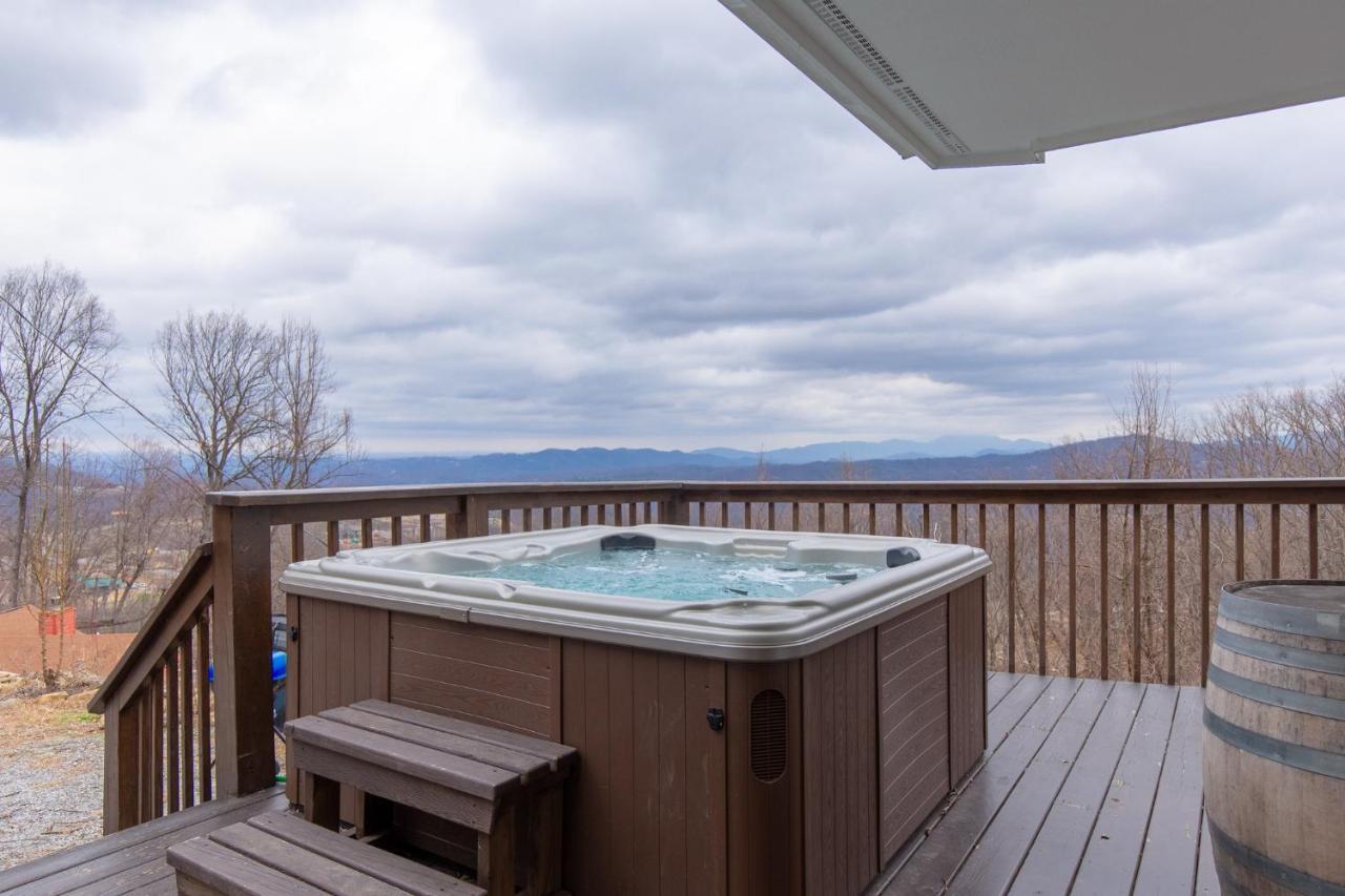 Kickback Kabin, 3 Bedrooms, Deck, Hot Tub, Pool Access, Sleeps 6 Gatlinburg Exterior foto